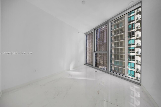 Building Photo - 300 Biscayne Blvd Way