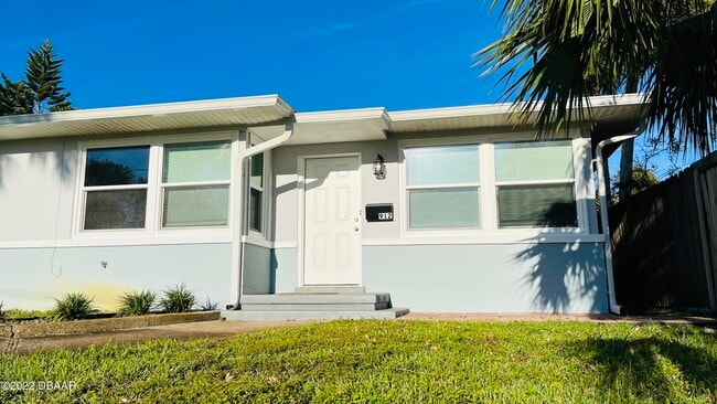 Building Photo - 914 N Wild Olive Ave