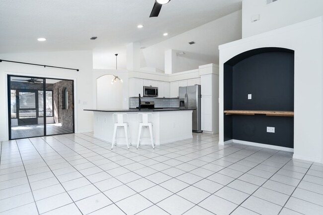 Building Photo - Wonderful & Private