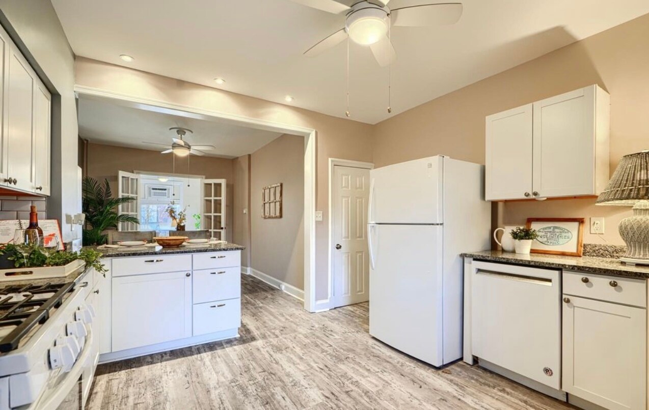 Building Photo - 627 S Eaton St