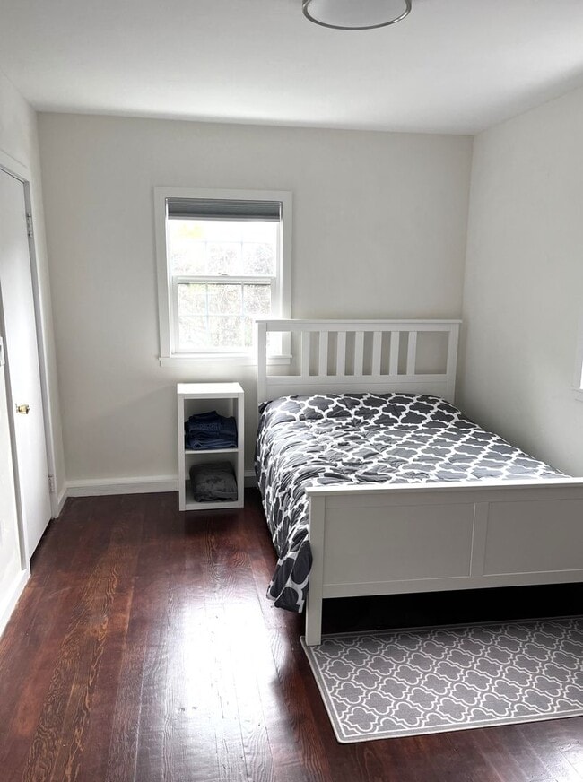 Building Photo - Fully Furnished- 2 bedroom/ 2 bathroom in ...