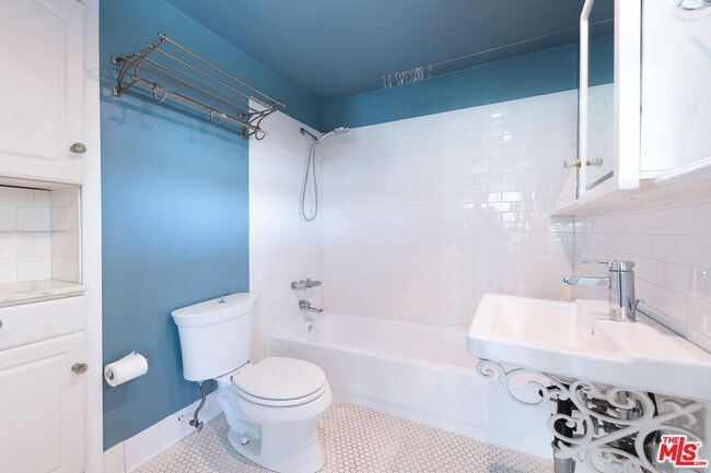 Building Photo - 636 Tularosa Dr