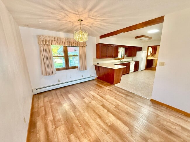 Building Photo - 4 Bedroom - 2 Bath Ranch Style Home with 2 car attached garage in Loveland, Colorado