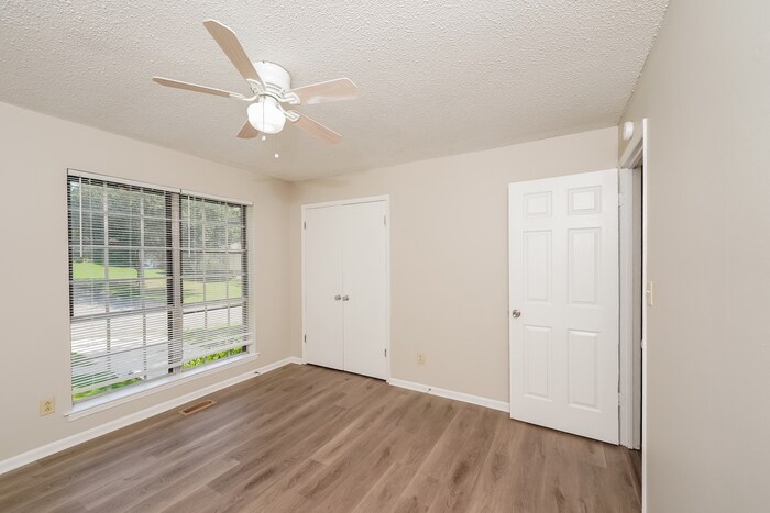 Building Photo - 611 Ashwood Ln