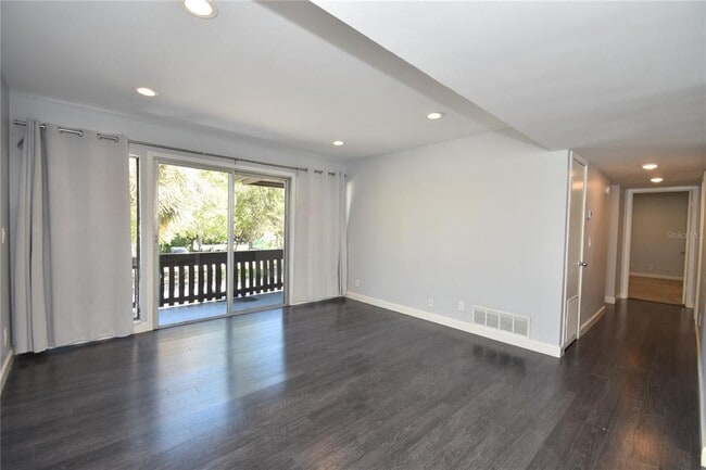 Building Photo - 56 Club House Dr