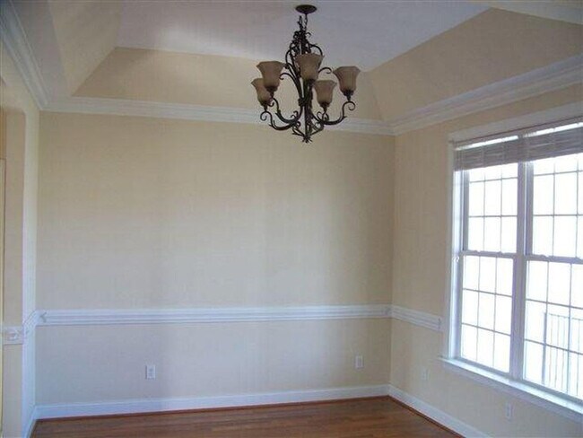Building Photo - 3709 Stonehenge Ln W