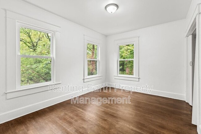 Building Photo - 1724 30th St SW