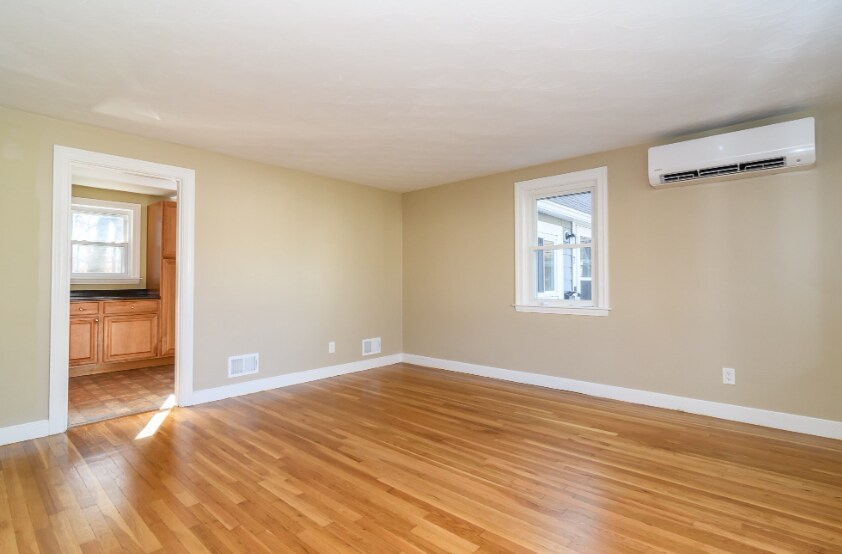 Building Photo - 7 Ferndale Rd