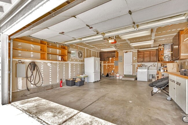 Building Photo - Spacious 4BR/2BA Home in Prime Irvington C...