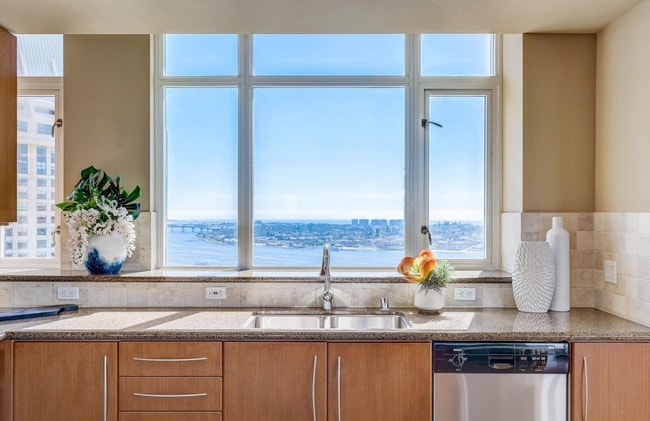 Building Photo - 700 W Harbor Dr