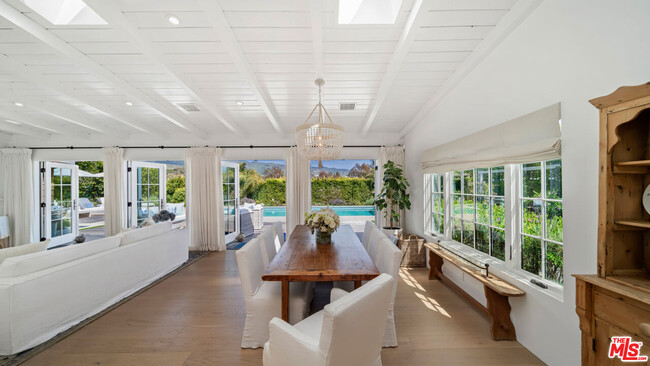 Building Photo - 6540 Dume Dr
