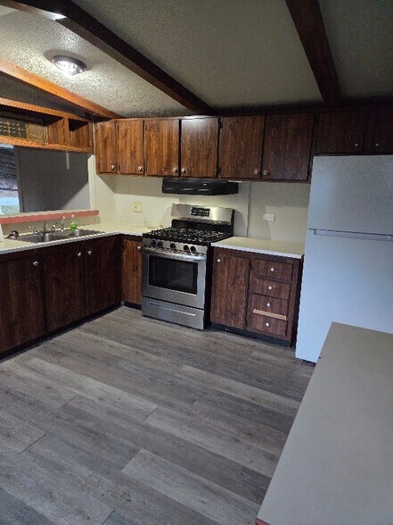 Primary Photo - 8 Geer Rd