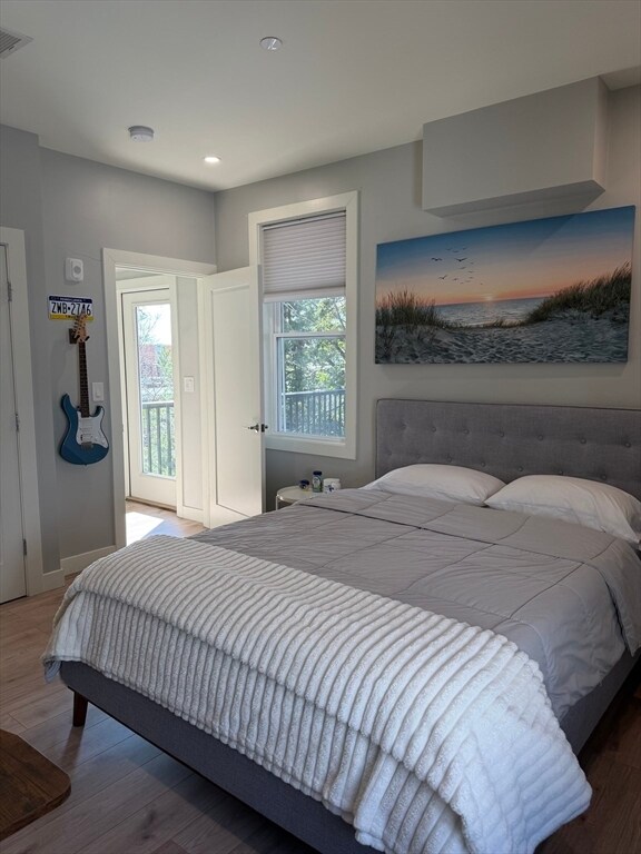 Building Photo - 415 E 7th St