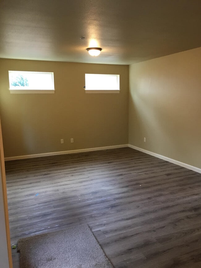Building Photo - Apartment near downtown Hillsboro