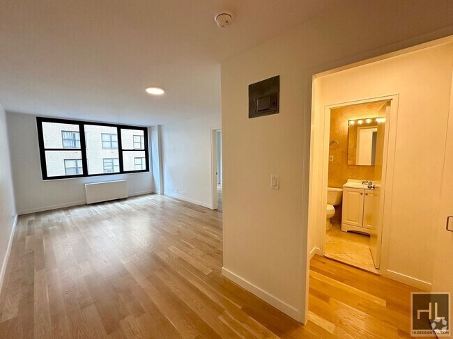 Building Photo - 333 E 49th St