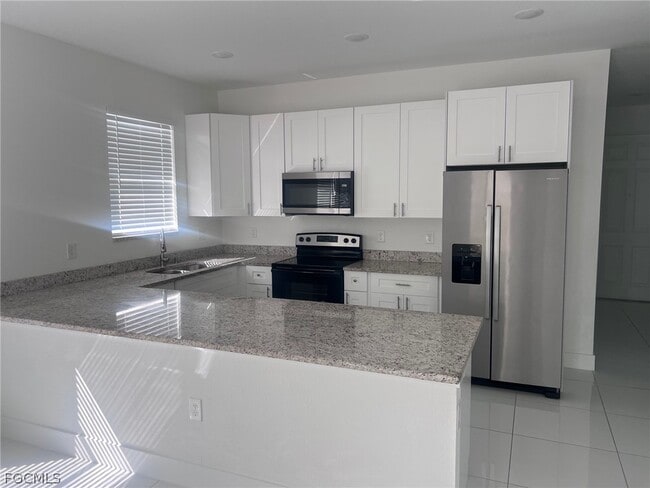 Building Photo - 970 Lakeside Dr