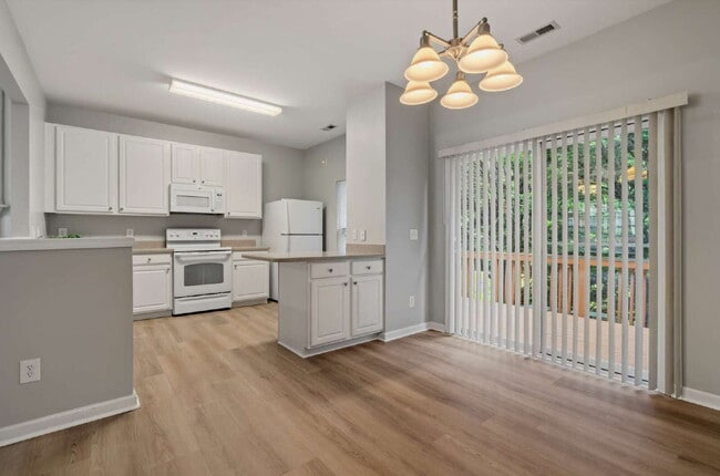 Building Photo - 3-Bed Townhouse in Leesville District