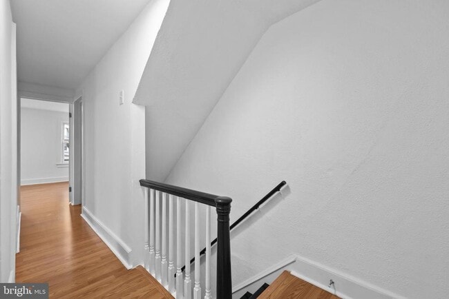 Building Photo - 34 E Hendrickson Ave