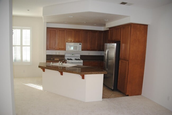 Building Photo - 672 Kellogg St
