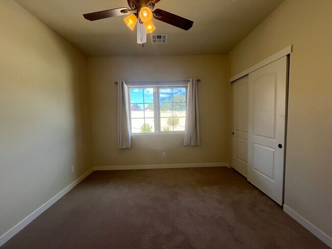 Building Photo - 4 Bed 3 Bath  Custom Built Home in Golden Hills Community in Tehachapi CA!