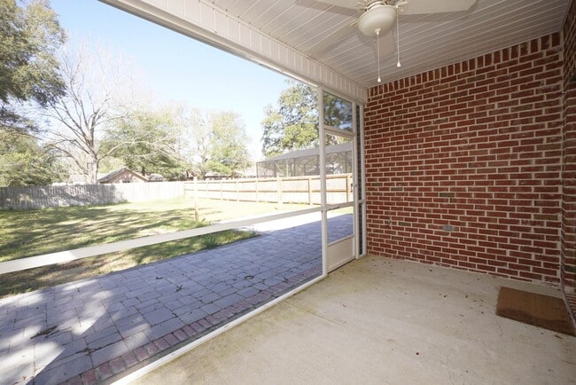 Building Photo - Four Bedroom Home