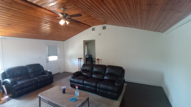 Building Photo - 45 Longfellow Dr