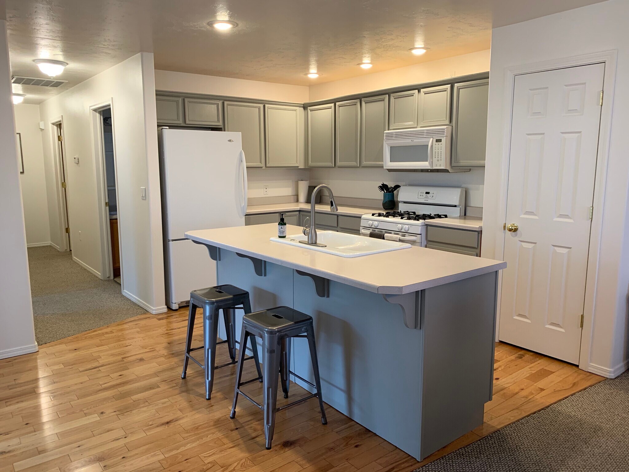 Building Photo - 209 Long Island Ave