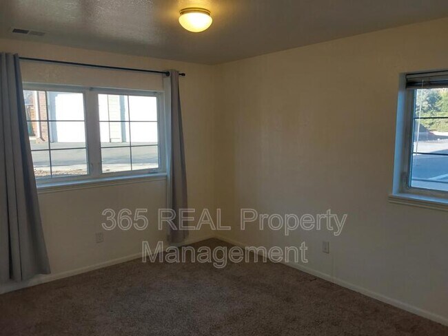 Building Photo - 2551 W 24th St