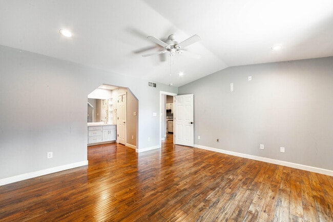 Building Photo - 6050 S Sinclair Rd
