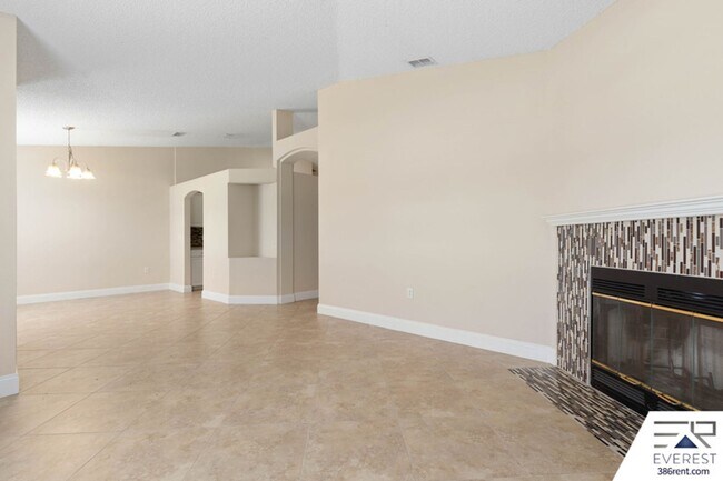 Building Photo - FULLY FENCED 3/2/2 IN THE HEART OF PALM COAST