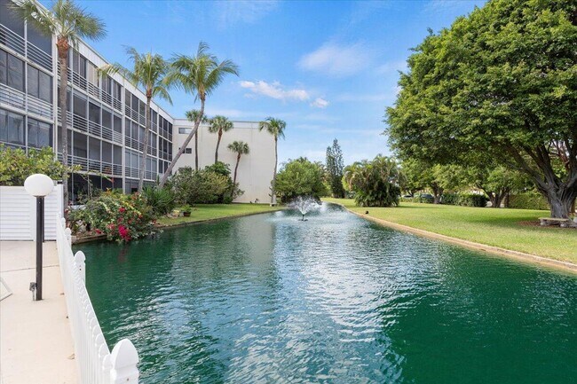 Building Photo - 300 Waterway Dr S