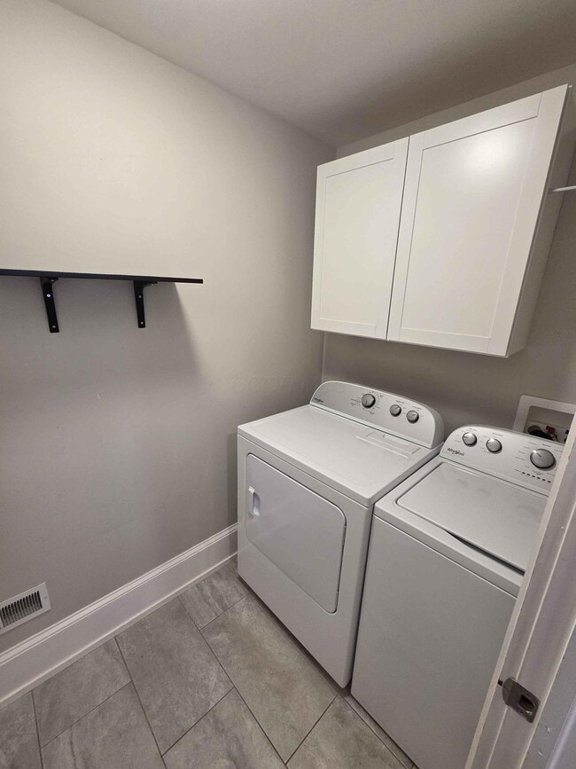 Building Photo - 270 S Cypress Ave