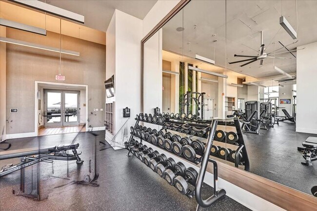 Building Photo - 3005 Peachtree Rd
