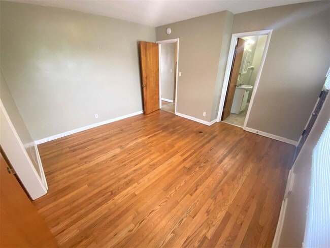 Building Photo - 1 Bedroom- Grandview Area
