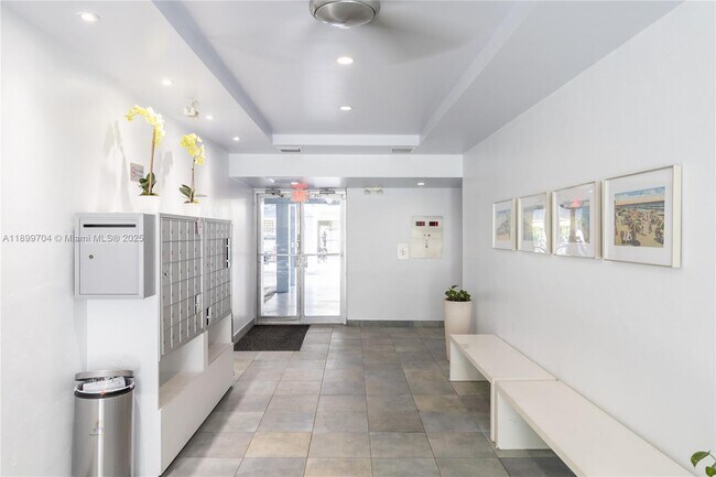 Building Photo - 1045 10th St
