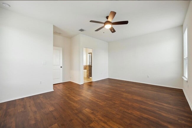 Building Photo - 705 Vaughn St