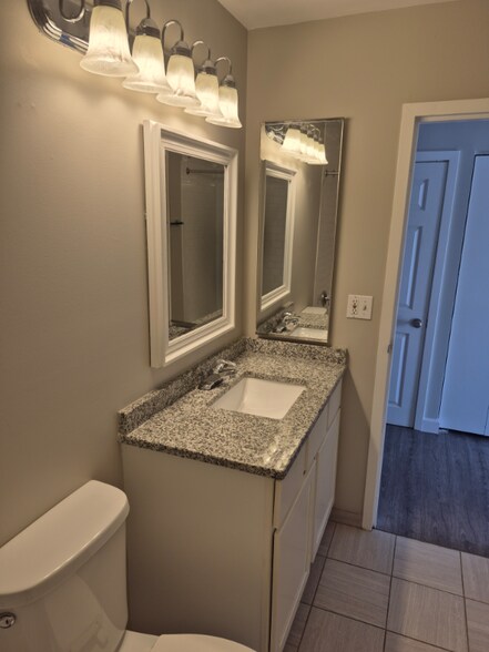 Building Photo - 5885 Forest View Rd