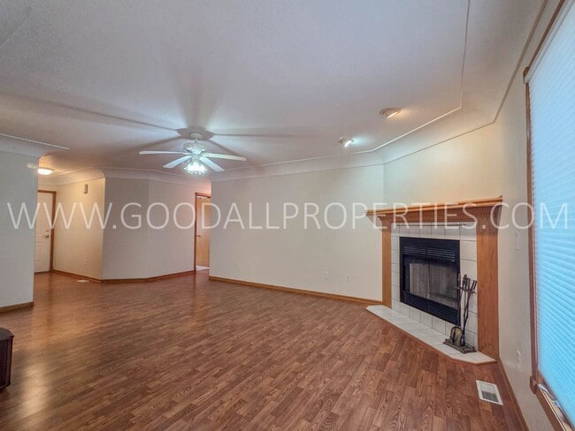 Building Photo - Spacious 5-Bedroom Ranch in the Heart of Waukee with a fenced in yard