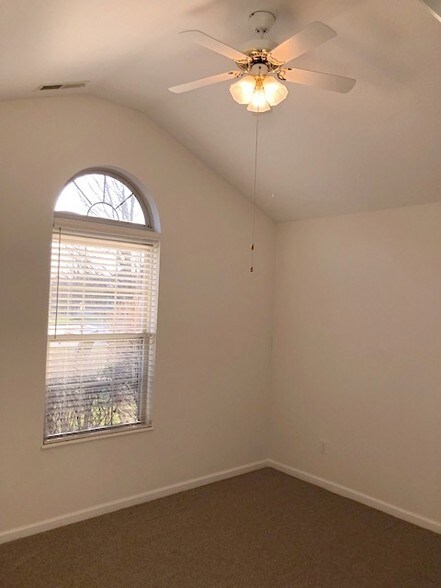 Building Photo - 5250 Coventry Ln
