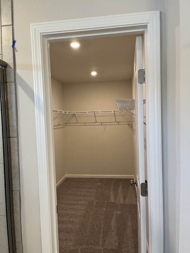Building Photo - 301 Ellis Ln