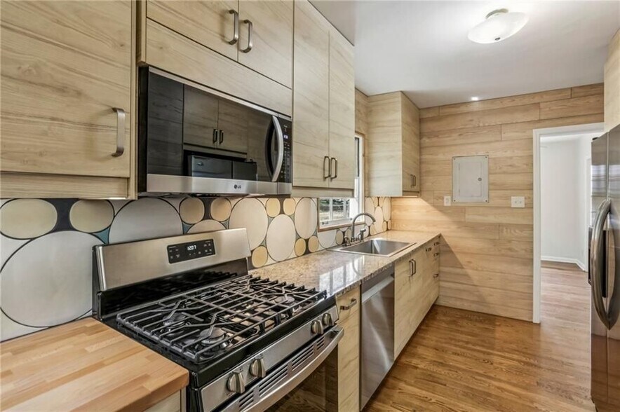 Building Photo - 1304 Conway Rd