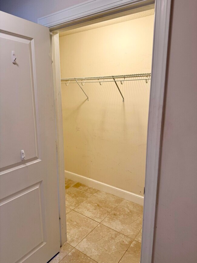Building Photo - 341 Bay Colony Dr N