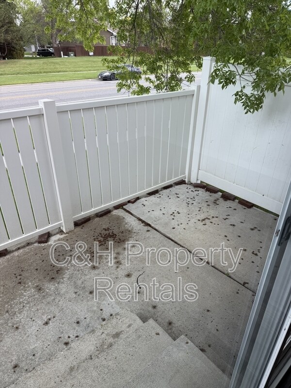 Building Photo - 3285 Canyon Dr