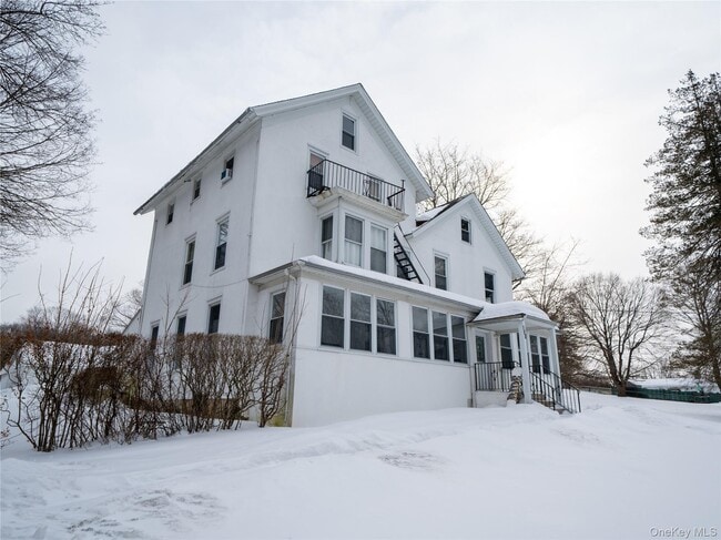 Building Photo - 130 Mahopac Ave