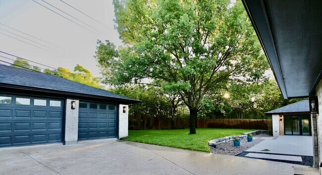 Building Photo - Executive Lease Near Preston Hollow  - Chef's Kitchen, Gated Drive & Spacious Patio