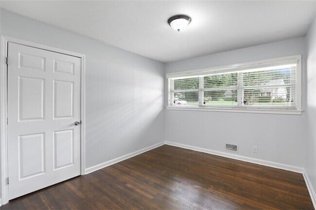 Building Photo - 2663 Forrest Rd