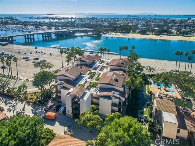 Building Photo - 7235 Marina Pacifica Dr S