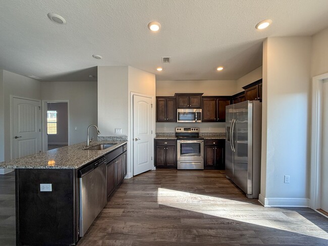 Building Photo - 4 Bedroom 2.5 Bath Home in Nautical Landin...