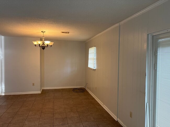 Building Photo - 4037 Piedmont Dr