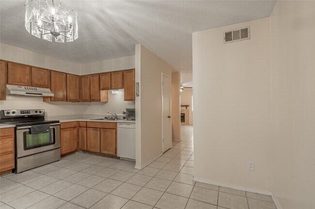 Building Photo - 2521 Crosstimbers Dr